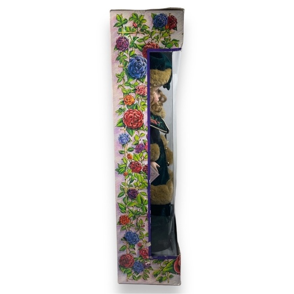 Camellia Garden 1998 Limited Collectors Edition Porcelain Doll with‎ Stand - Picture 5 of 9